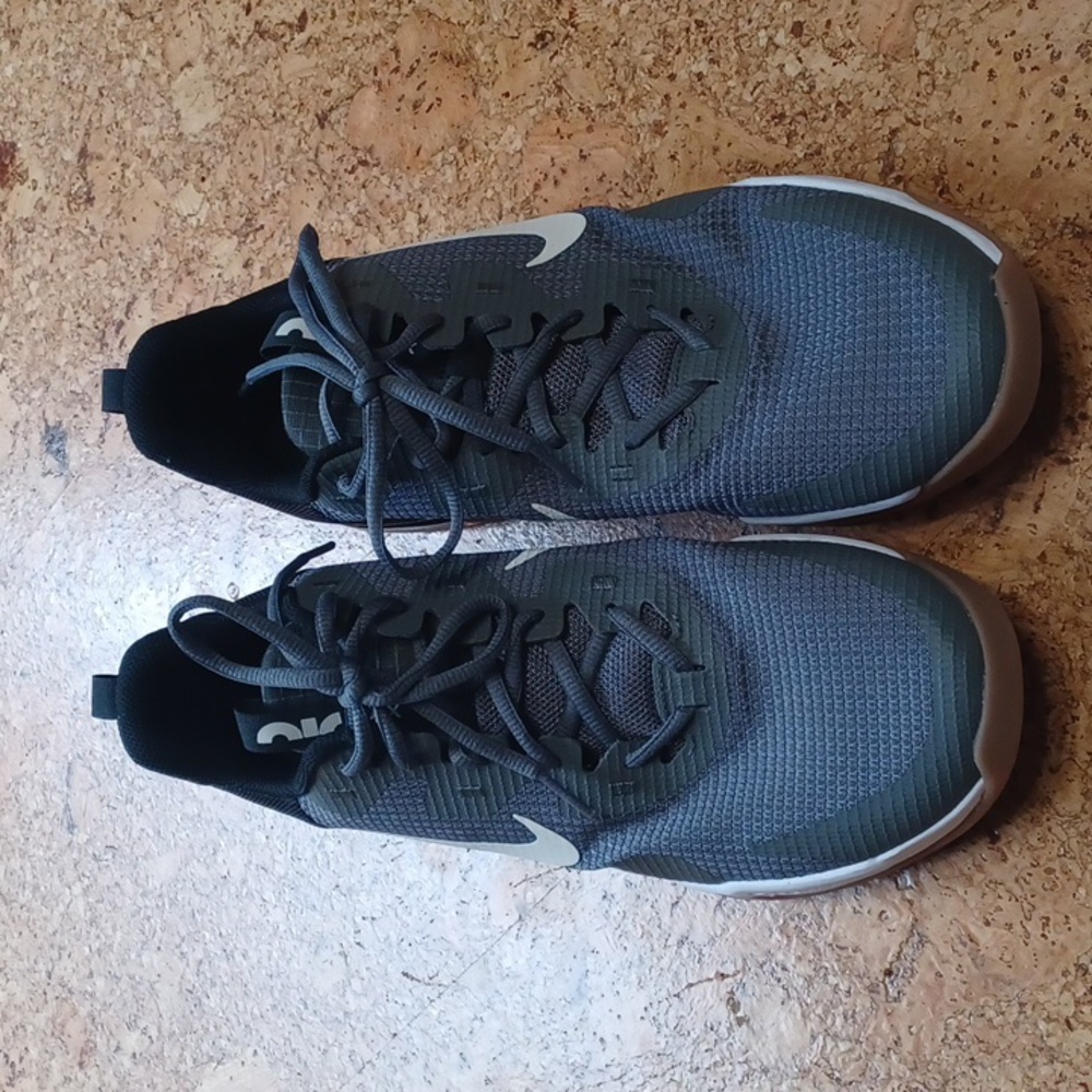 Nike Men's Air Max Gray/Black Size 10 NWOT